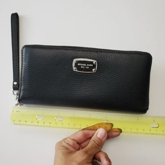 Michael Kors Large Jet Set Continental Black W/Silver Hardware Leather Wallet - Picture 8 of 9